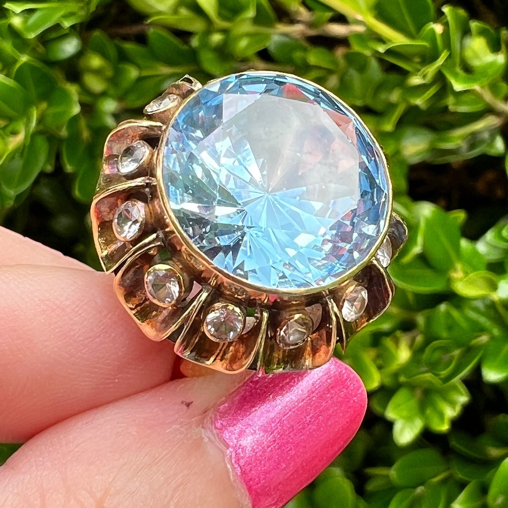 VINTAGE 14K YELLOW GOLD HUGE ROUND SYNTHETIC BLUE AND WHITE SPINEL RING